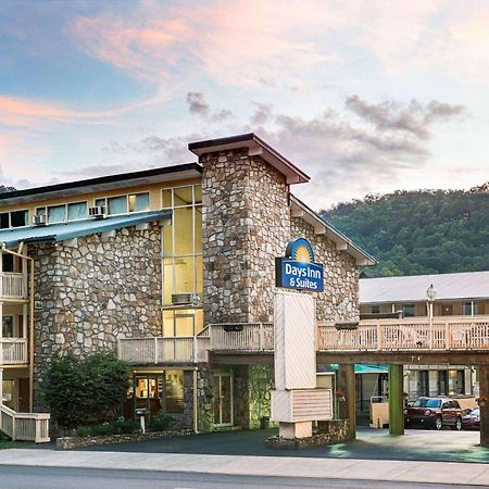 Days Inn & Suites By Wyndham Downtown Gatlinburg Parkway Exterior foto