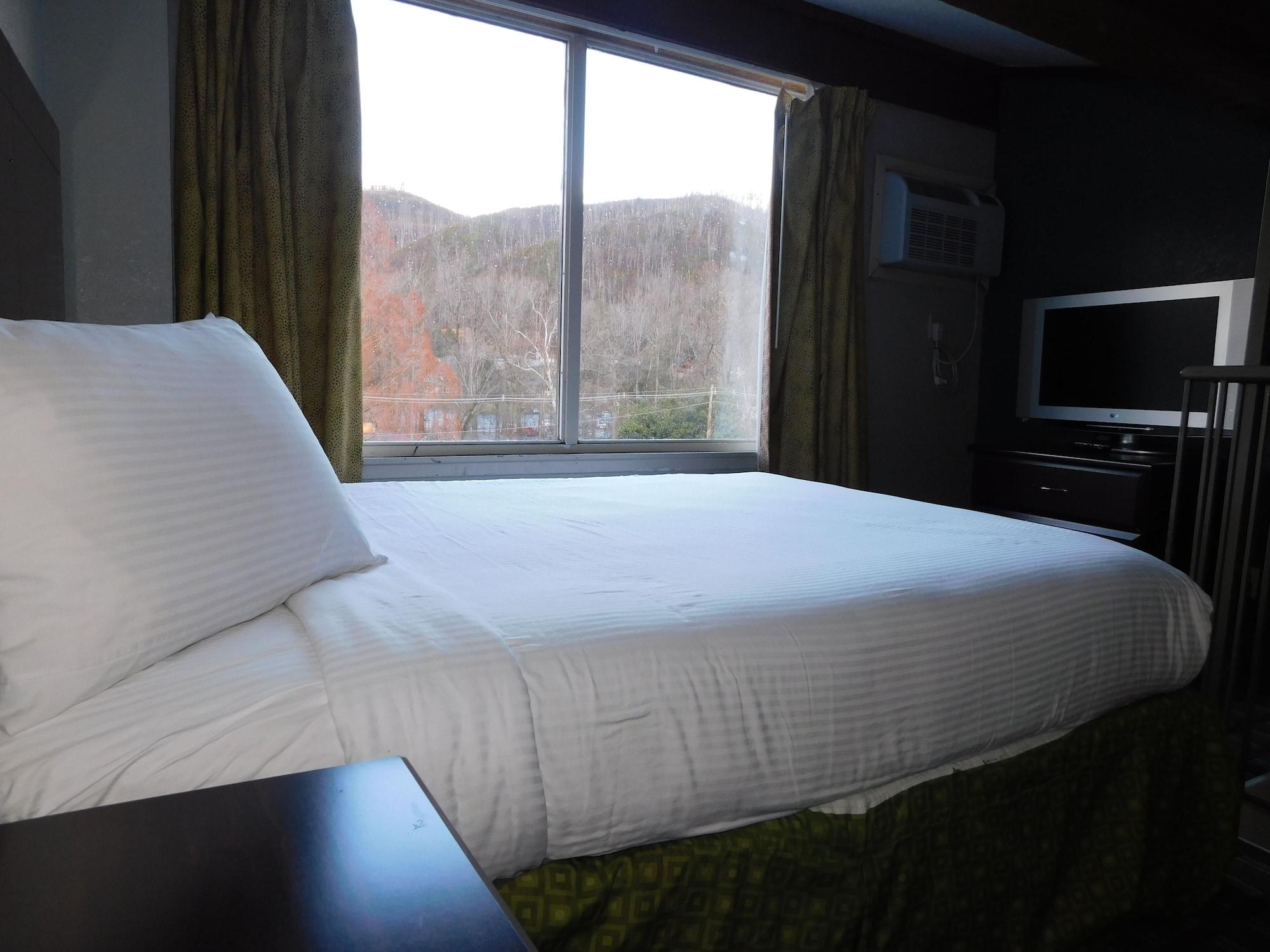 Days Inn & Suites By Wyndham Downtown Gatlinburg Parkway Exterior foto
