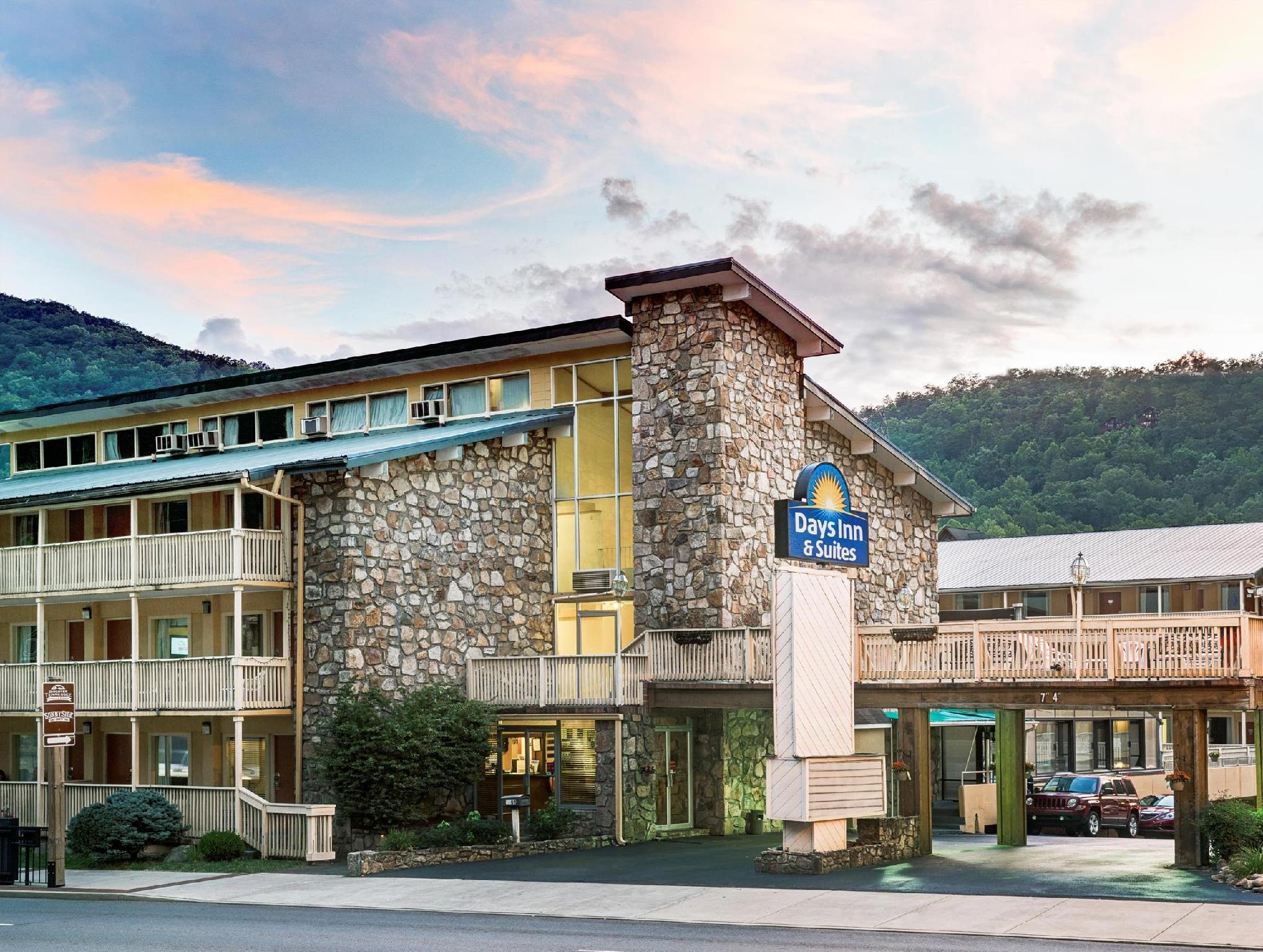 Days Inn & Suites By Wyndham Downtown Gatlinburg Parkway Exterior foto