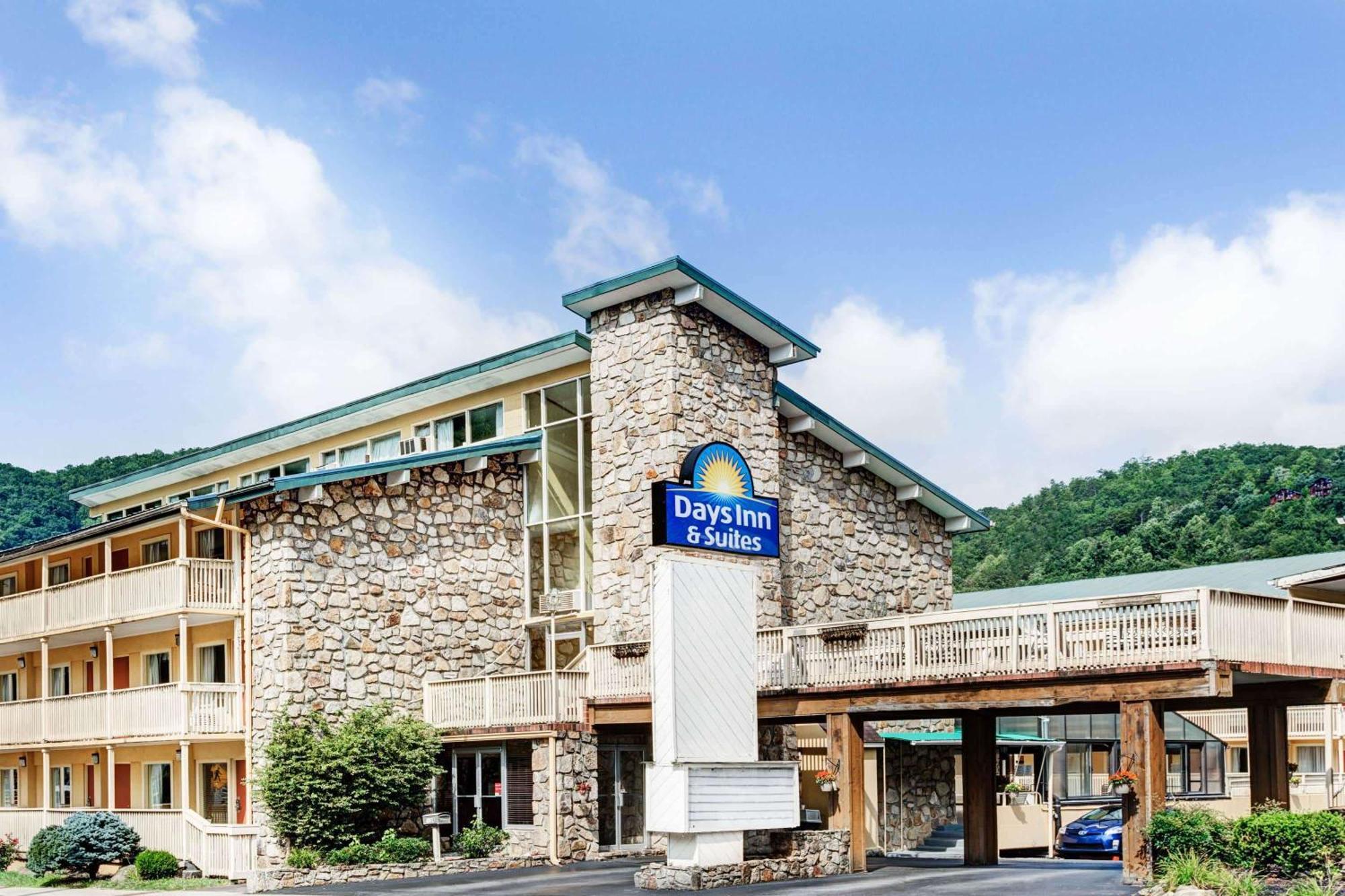 Days Inn & Suites By Wyndham Downtown Gatlinburg Parkway Exterior foto