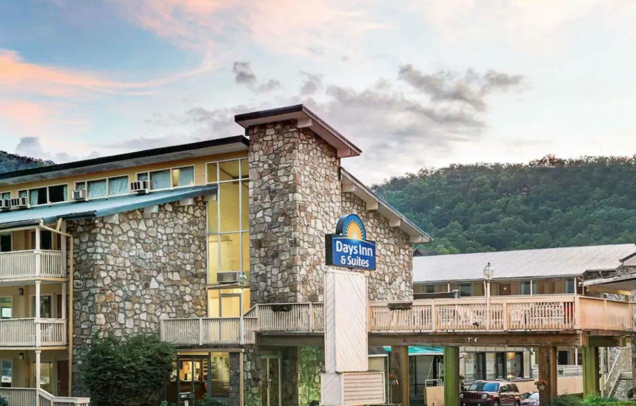 Days Inn & Suites By Wyndham Downtown Gatlinburg Parkway Exterior foto